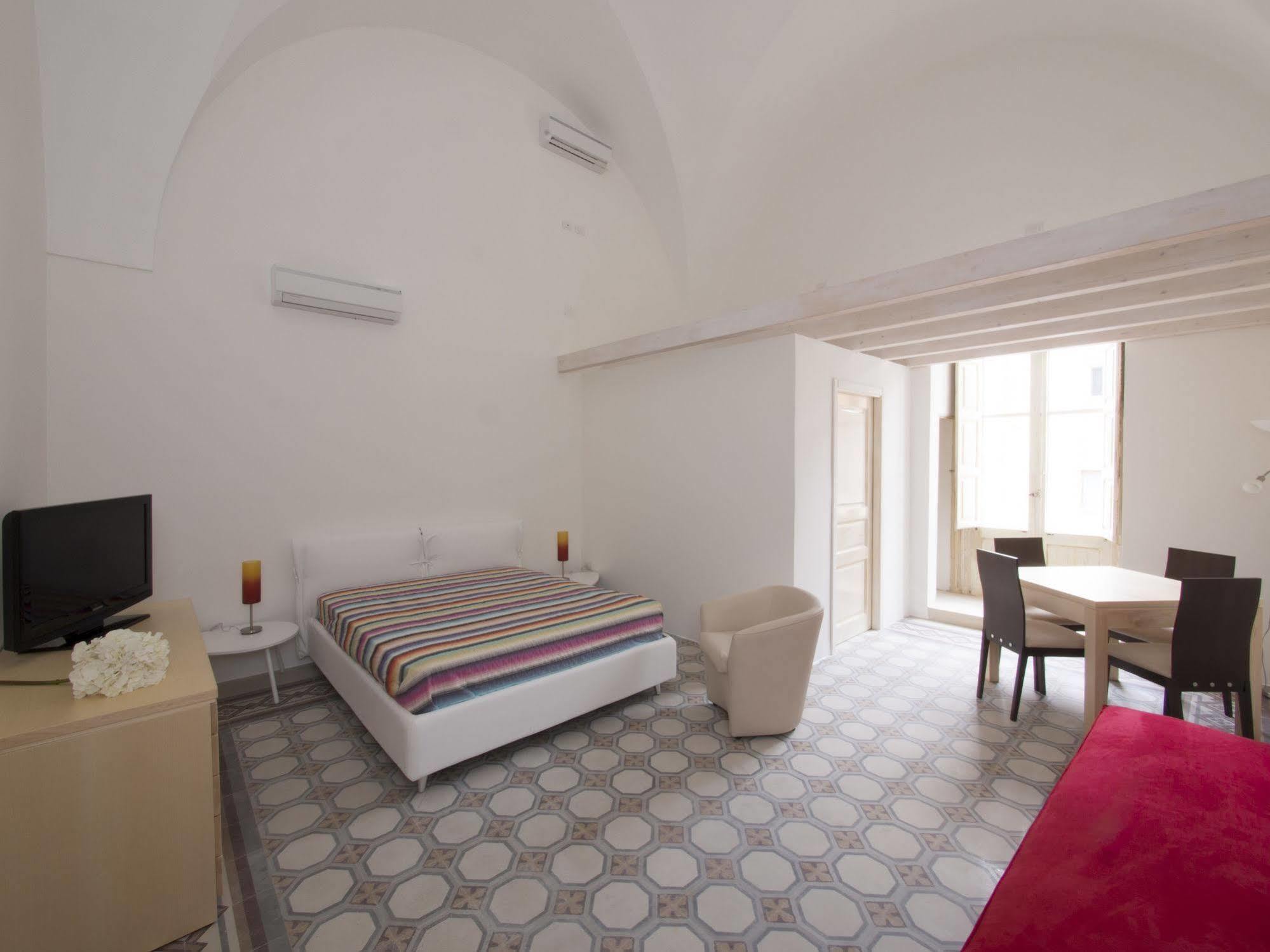 Relais Carlo V - Palazzo Storico Bed & Breakfast Gallipoli Exterior photo